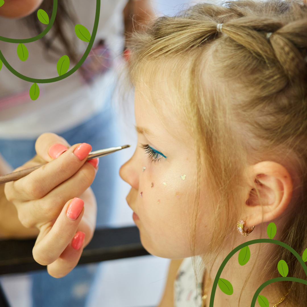 Maquillaje con Piedrería y Peinado